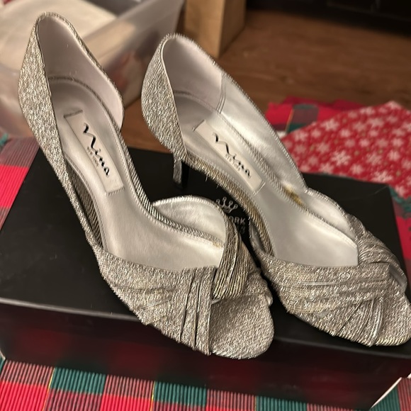 Nina silver heels with slight gold sheen. 6 1/2 M.  Worn a few times. Gorgeous. - Picture 2 of 5